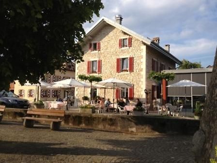 Au Boeuf Rouge Hotel Crassier Buitenkant foto