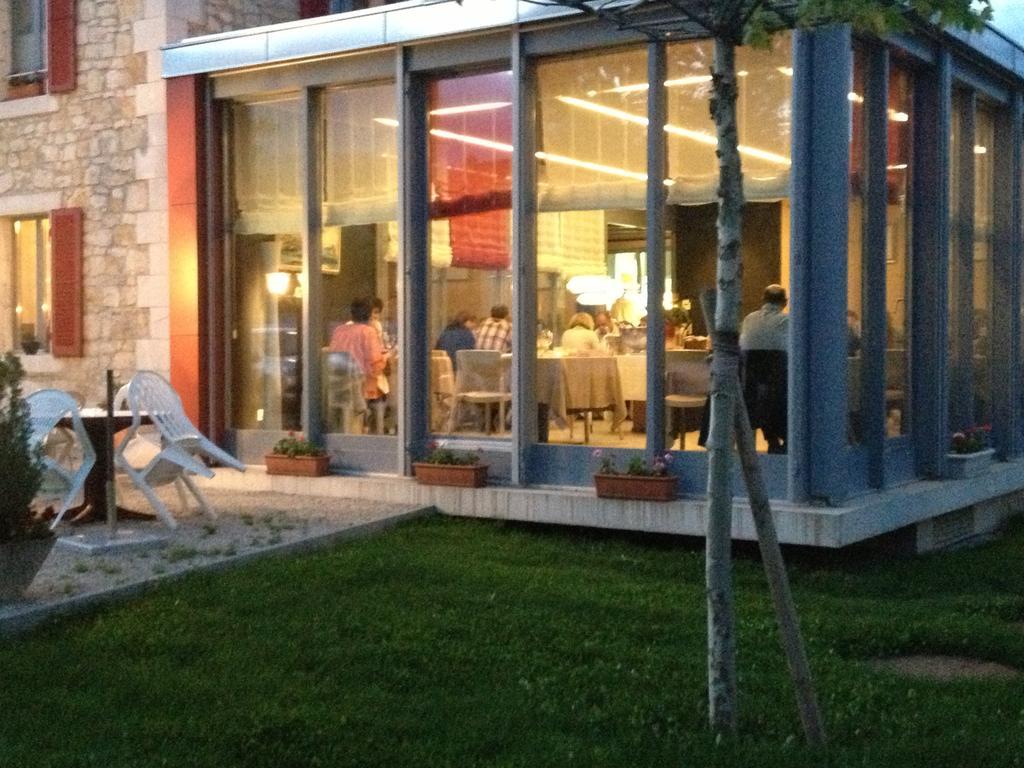 Au Boeuf Rouge Hotel Crassier Buitenkant foto