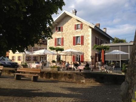 Au Boeuf Rouge Hotel Crassier Buitenkant foto