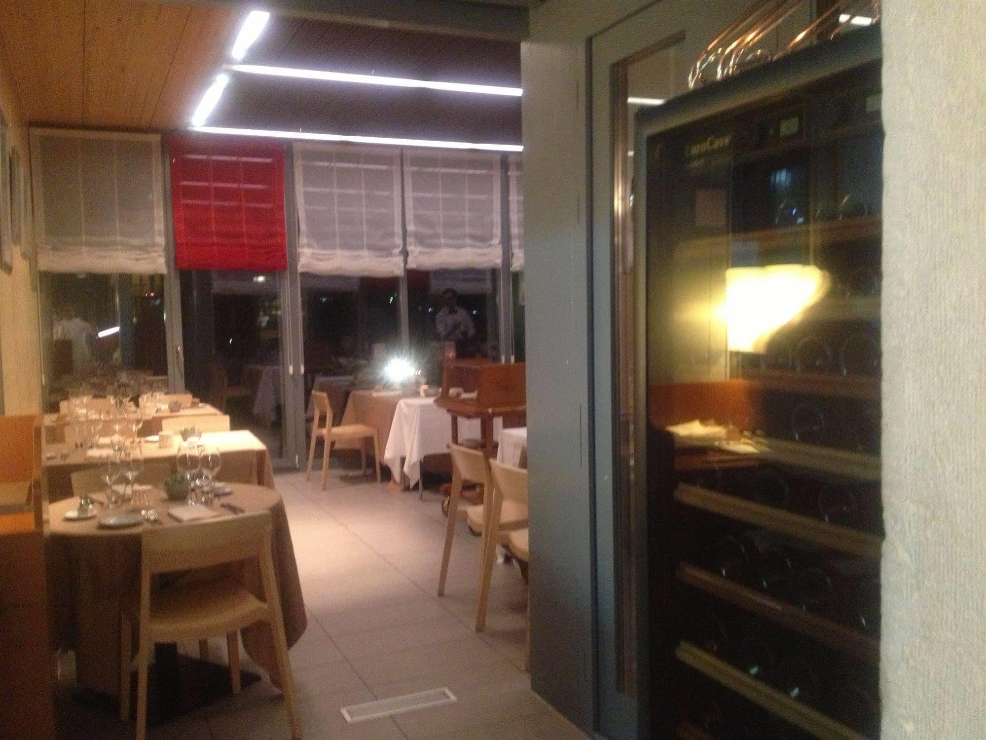 Au Boeuf Rouge Hotel Crassier Buitenkant foto